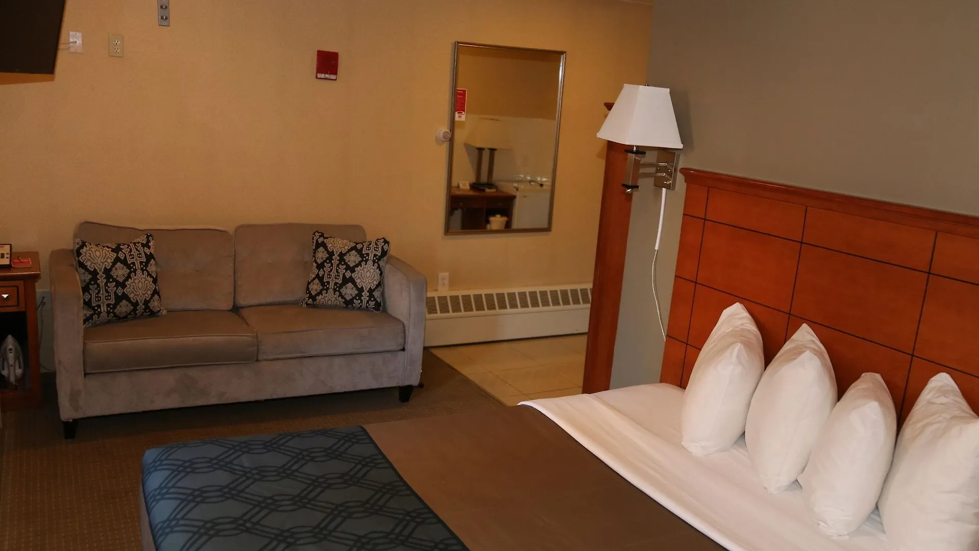 Econo Lodge Times Square New York Hotel